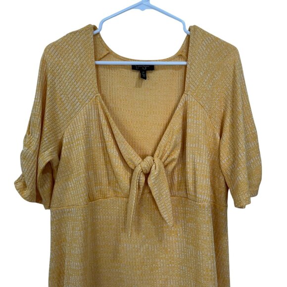 Jessica Simpson Womens Yellow Textured Knot Front Top SZ 2X Short Sleeve Stretch - Picture 2 of 12